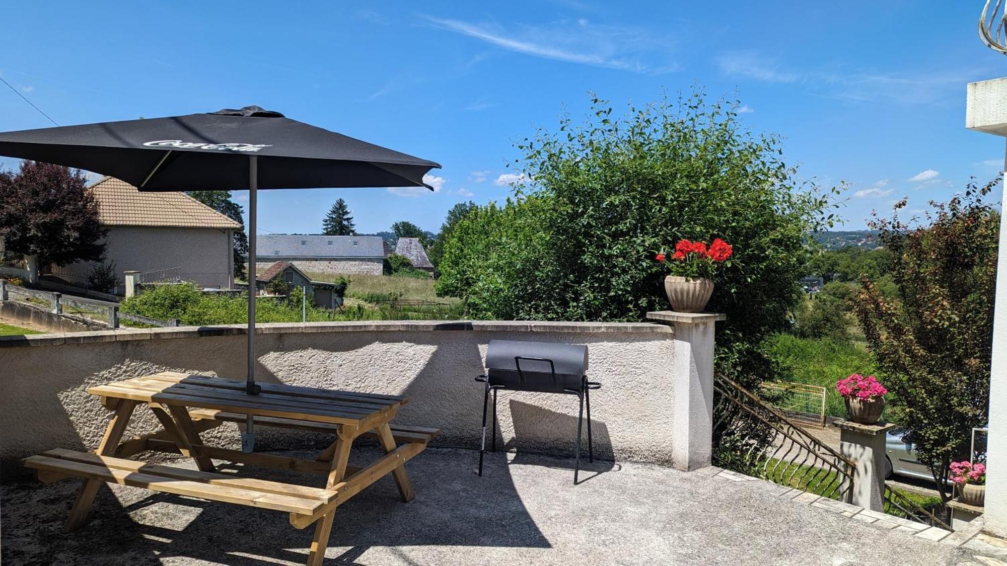 Logement A Brive Proche Centre-Ville Et Campagne - Climatisation, Wifi, Coin Exterieur Et Parking Prives Exteriér fotografie